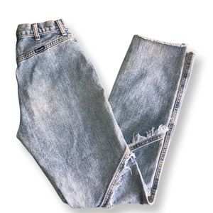 ✨HP✨ VINTAGE WRANGLER Bareback Woman’s Cut High Waisted Mom Jeans No Pocket